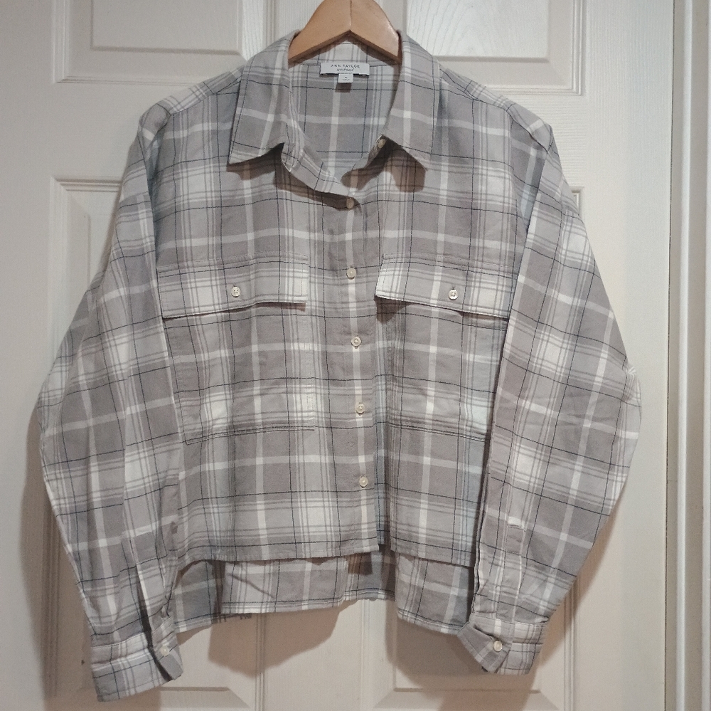 NWOT Women's Ann Taylor Weekend Plaid Gray & White Oversized Button Down Size M - Picture 2 of 7